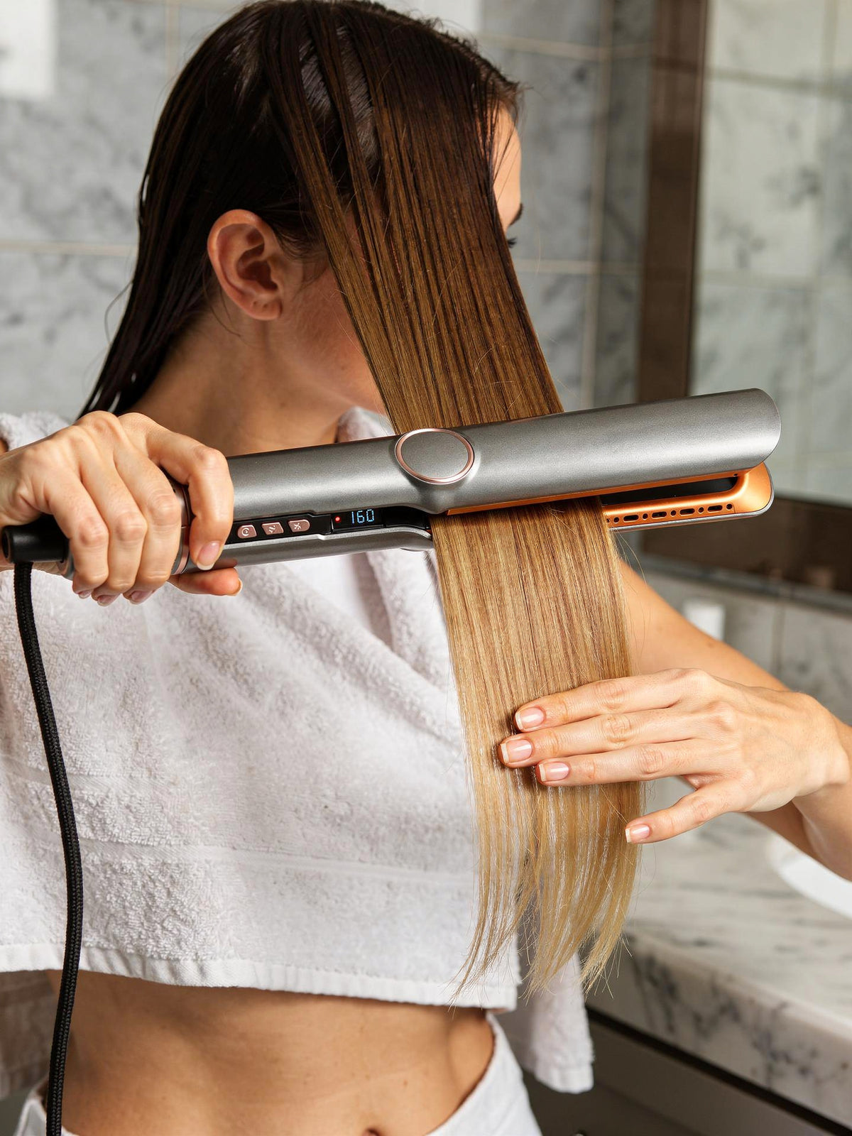 Noira Glide glijdt door handdoekdroog haar